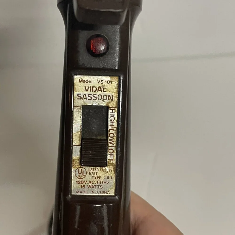 Vidal Sassoon Brown Barrel Curling Iron Model VS 101 16 Watts